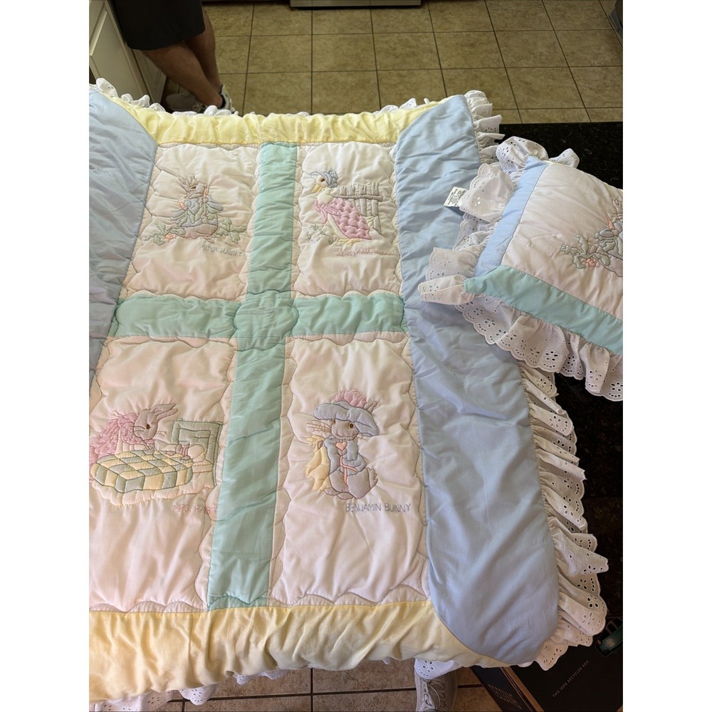 Vintage Beatrix Potter Peter Rabbit Baby Crib Comforter Eyelet Trim Quiltex USA